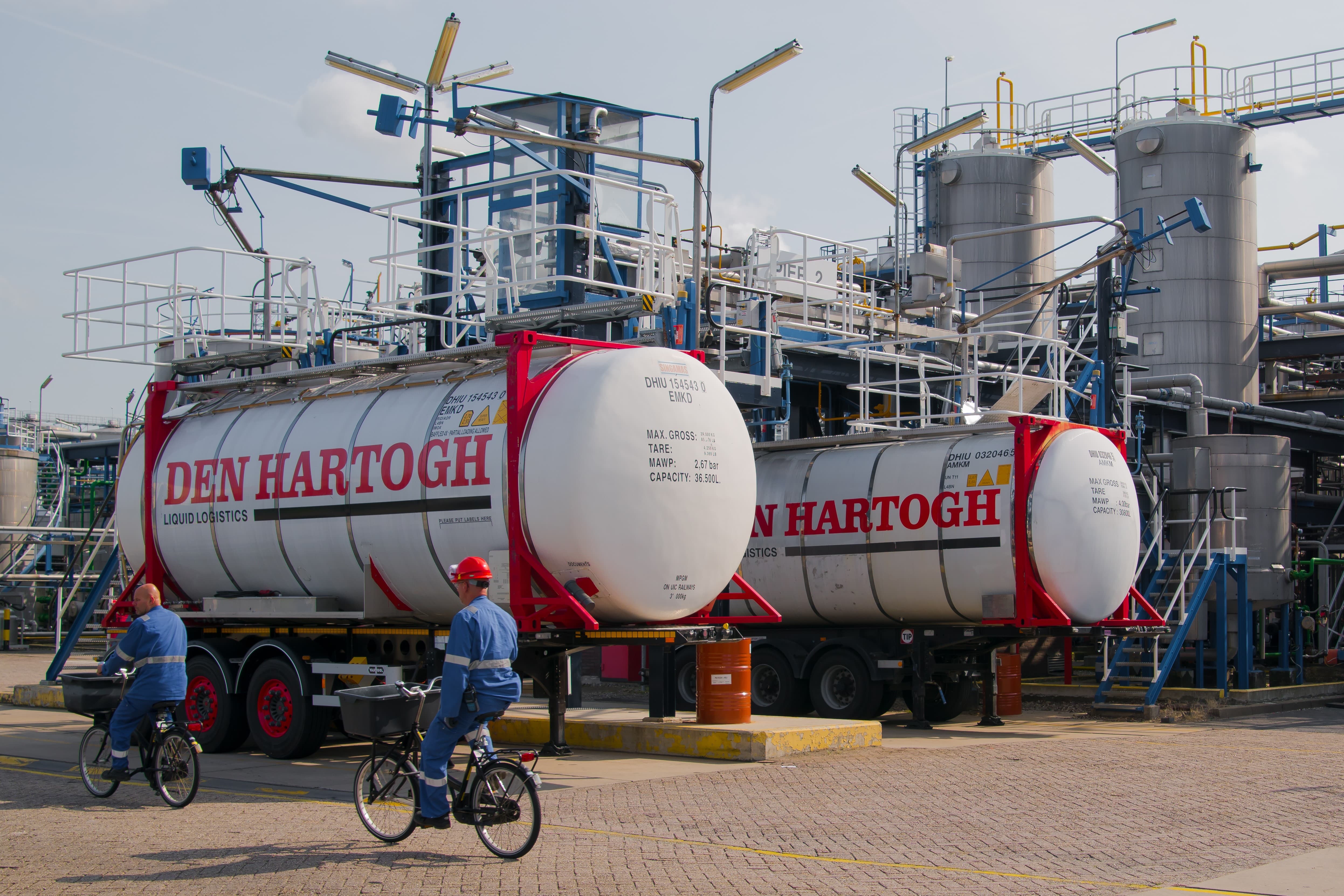 Den Hartogh fietsers bij Huntsman site